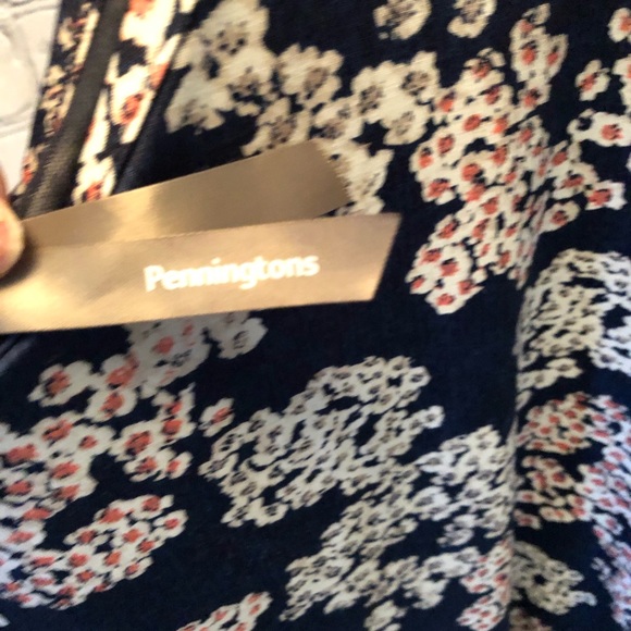 Floral blouse - Picture 3 of 4